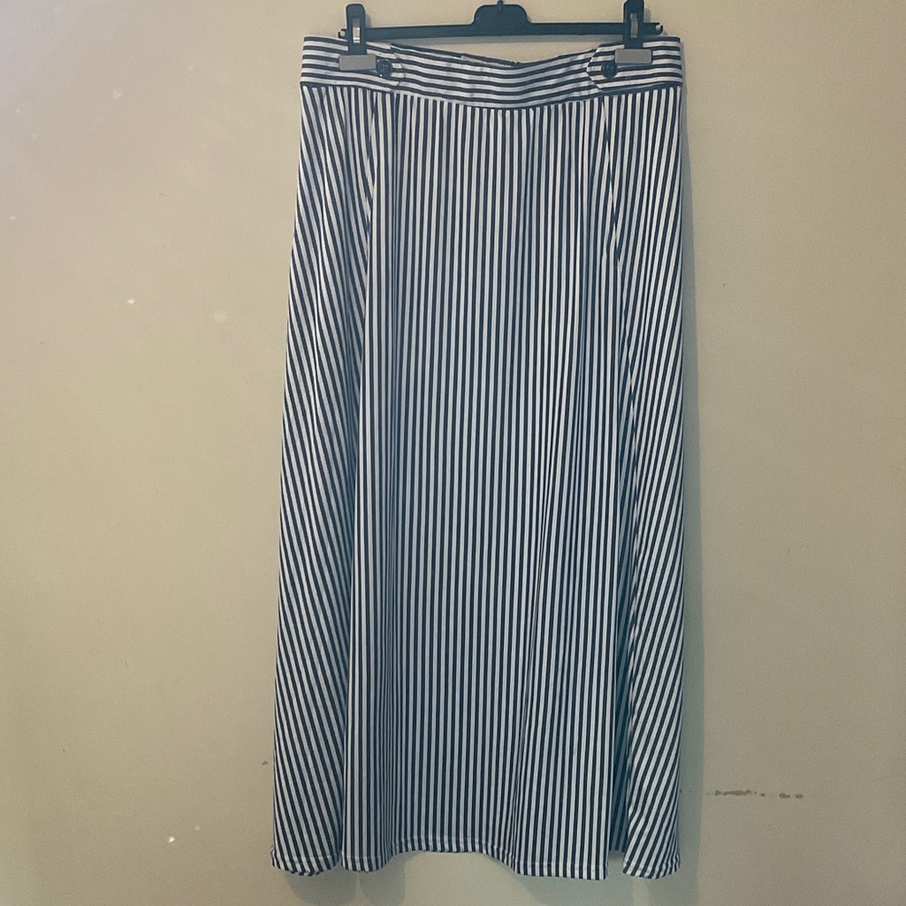 Free gift 🎁 Striped Black and White Women's Skirt